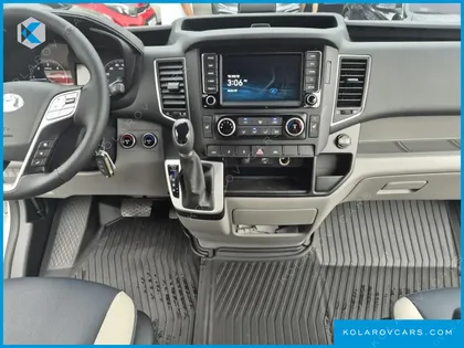 HYUNDAI SOLATI 15-SEATER