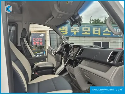 HYUNDAI SOLATI 15-SEATER