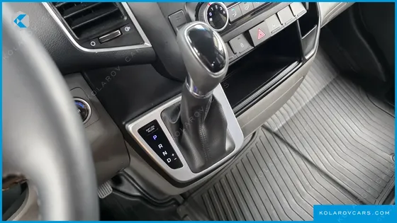 HYUNDAI SOLATI 15-SEATER