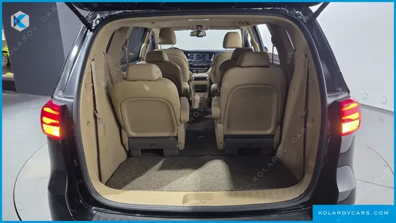 KIA CARNIVAL 9-SEATER NOBLESSE SPECIAL