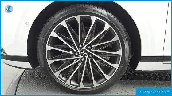HYUNDAI GRANDEUR CALLIGRAPHY