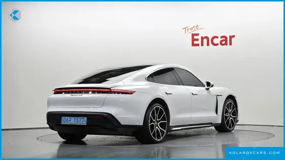 PORSCHE TAYCAN BASE