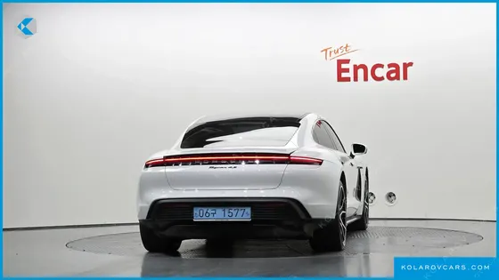 PORSCHE TAYCAN BASE