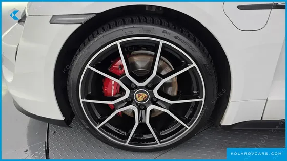 PORSCHE TAYCAN BASE