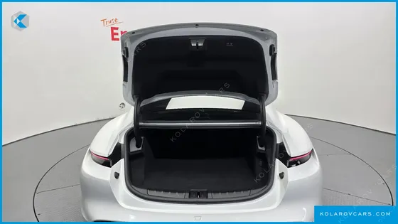 PORSCHE TAYCAN BASE