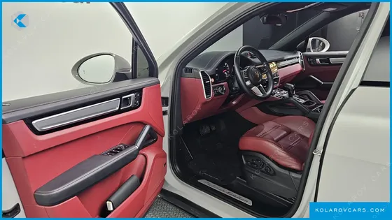 PORSCHE CAYENNE 3.0 COUPE PLATINUM EDITION