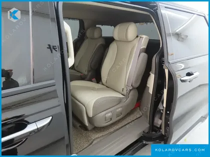 KIA CARNIVAL GASOLINE 7-SEATER SIGNATURE