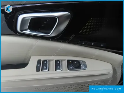 KIA CARNIVAL GASOLINE 7-SEATER SIGNATURE
