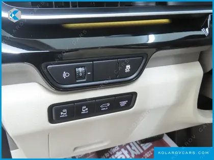 KIA CARNIVAL GASOLINE 7-SEATER SIGNATURE
