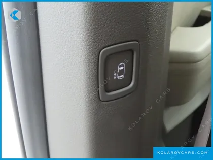 KIA CARNIVAL GASOLINE 7-SEATER SIGNATURE