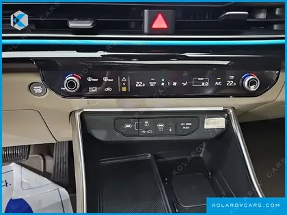 KIA CARNIVAL GASOLINE 9-SEATER SIGNATURE
