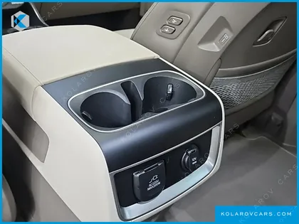 KIA CARNIVAL GASOLINE 9-SEATER SIGNATURE