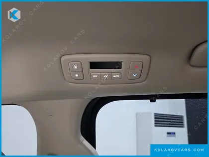 KIA CARNIVAL GASOLINE 9-SEATER SIGNATURE
