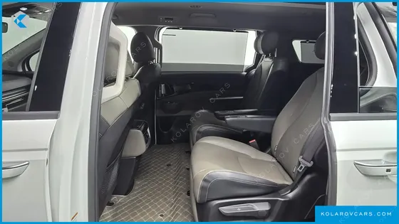 KIA CARNIVAL GASOLINE 7-SEATER GRAVITY