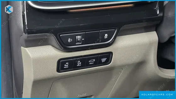 KIA CARNIVAL GASOLINE 7-SEATER GRAVITY