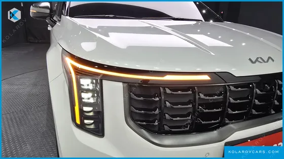 KIA CARNIVAL GASOLINE 7-SEATER GRAVITY