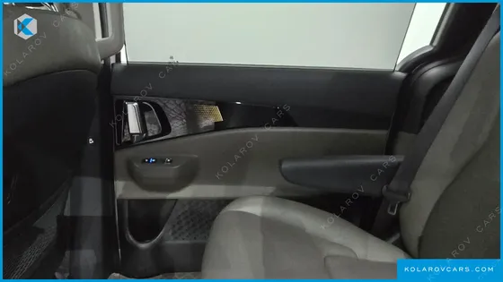 KIA CARNIVAL GASOLINE 7-SEATER GRAVITY
