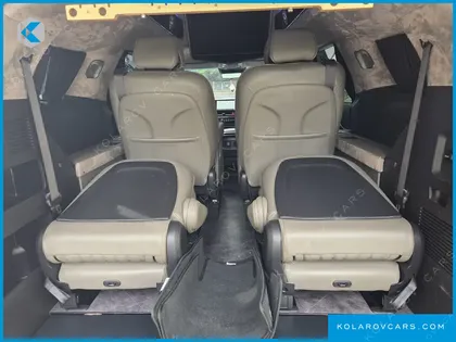 KIA CARNIVAL GASOLINE 4-SEATER HI LIMOUSINE