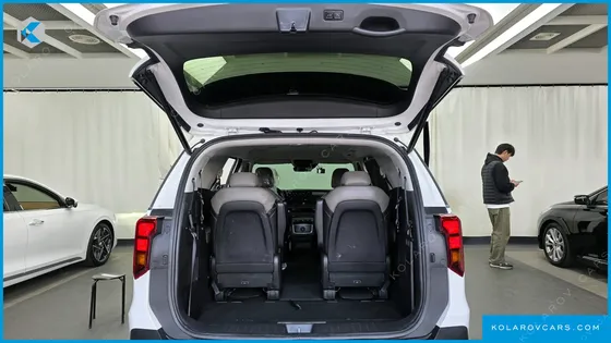 KIA CARNIVAL 9-SEATER NOBLESSE