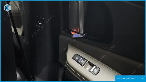 KIA CARNIVAL 9-SEATER NOBLESSE