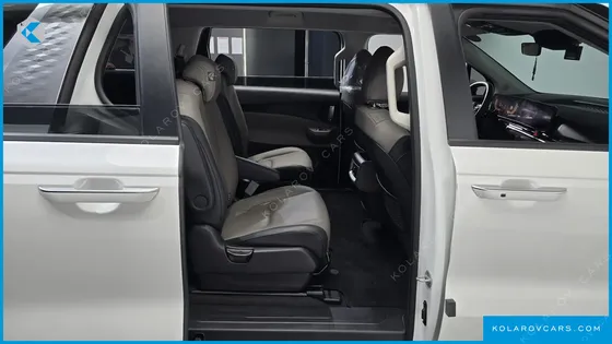 KIA CARNIVAL GASOLINE 9-SEATER PRESTIGE