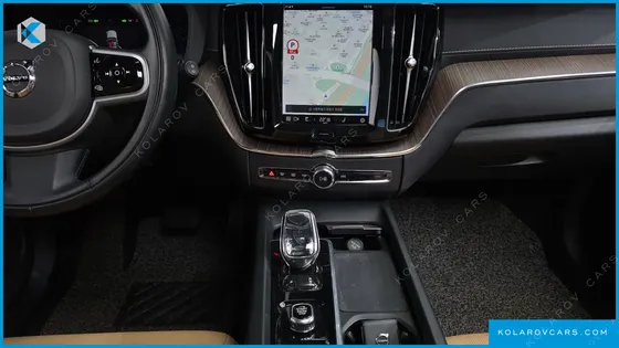 VOLVO XC60 B5 INSCRIPTION