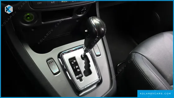 KGM - SSANGYONG KORANDO 4WD CHATEAU 9-SEATER