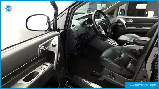 KGM - SSANGYONG KORANDO 4WD CHATEAU 9-SEATER