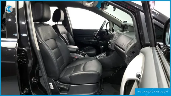 KGM - SSANGYONG KORANDO 4WD CHATEAU 9-SEATER