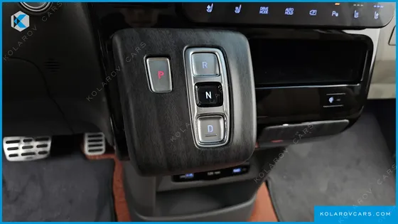 HYUNDAI STARIA 4WD CAMPER