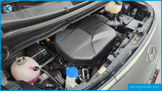 HYUNDAI STARIA 4WD LOUNGE 9-SEATER