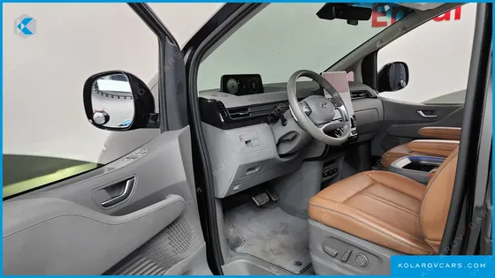HYUNDAI STARIA 4WD LOUNGE 9-SEATER