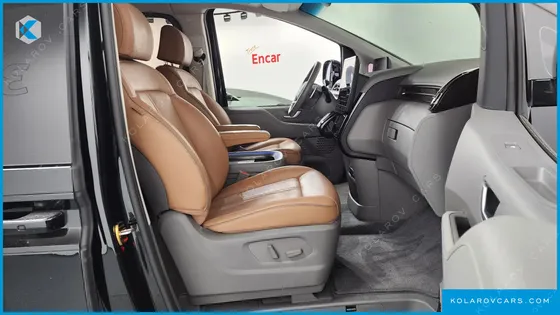 HYUNDAI STARIA 4WD LOUNGE 9-SEATER