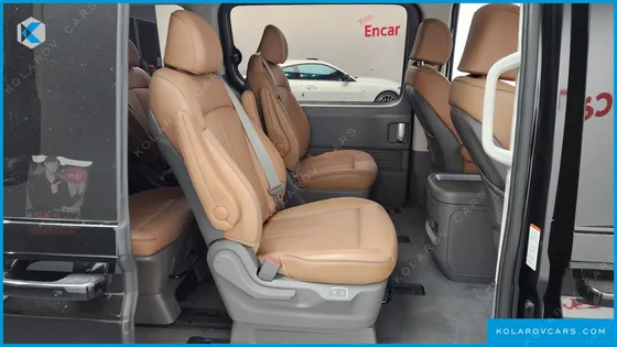 HYUNDAI STARIA 4WD LOUNGE 9-SEATER
