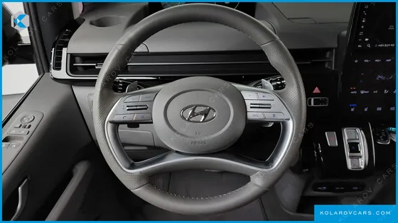 HYUNDAI STARIA 4WD LOUNGE 9-SEATER