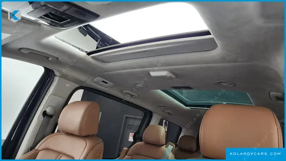 HYUNDAI STARIA 4WD LOUNGE 9-SEATER