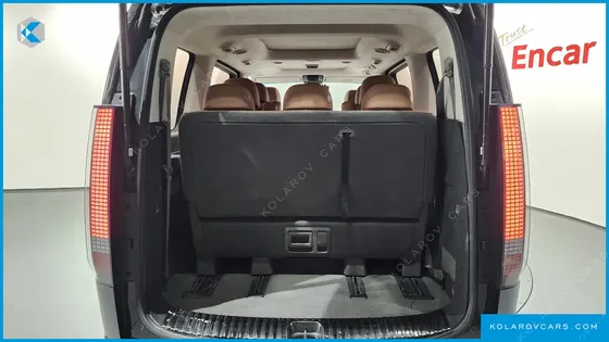 HYUNDAI STARIA 4WD LOUNGE 9-SEATER
