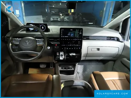 HYUNDAI STARIA 4WD LOUNGE 9-SEATER