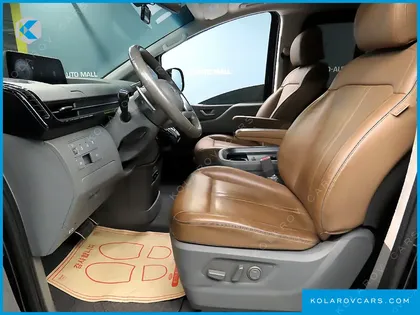 HYUNDAI STARIA 4WD LOUNGE 9-SEATER