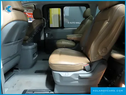 HYUNDAI STARIA 4WD LOUNGE 9-SEATER