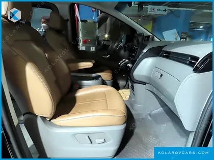 HYUNDAI STARIA 4WD LOUNGE 9-SEATER