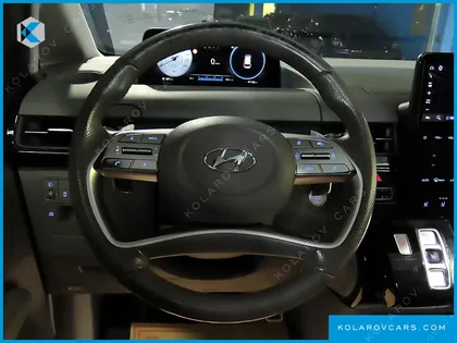 HYUNDAI STARIA 4WD LOUNGE 9-SEATER