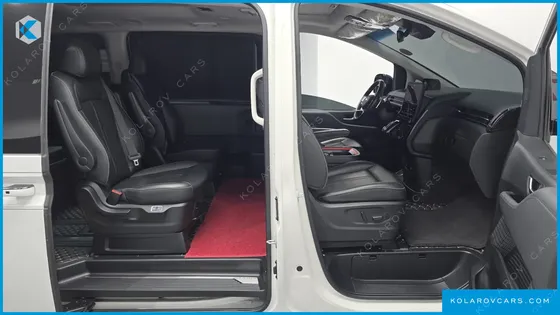 HYUNDAI STARIA LOUNGE 9-SEATER