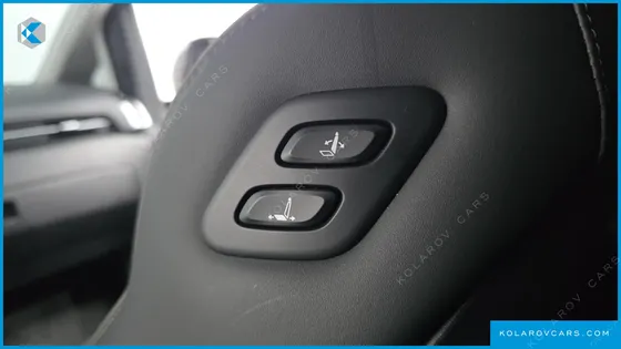 HYUNDAI STARIA LOUNGE 9-SEATER