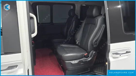 HYUNDAI STARIA LOUNGE 9-SEATER