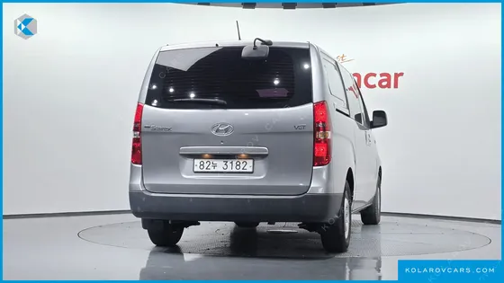HYUNDAI STAREX VAN 5-SEATER
