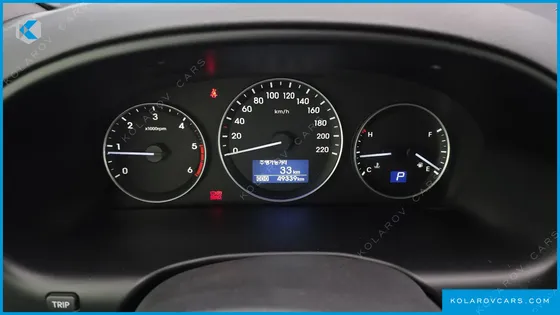 HYUNDAI STAREX VAN 5-SEATER