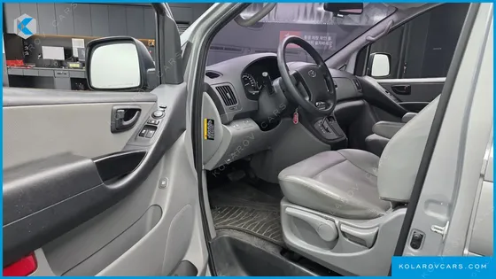 HYUNDAI STAREX VAN 5-SEATER