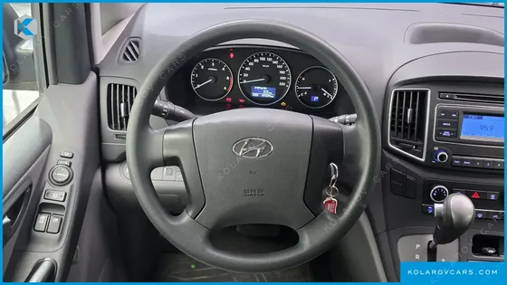 HYUNDAI STAREX VAN 5-SEATER