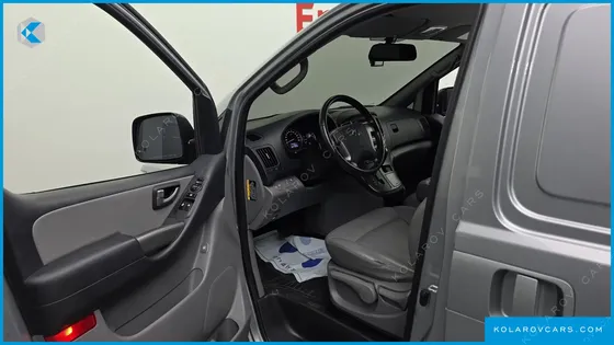 HYUNDAI STAREX VAN 3-SEATER